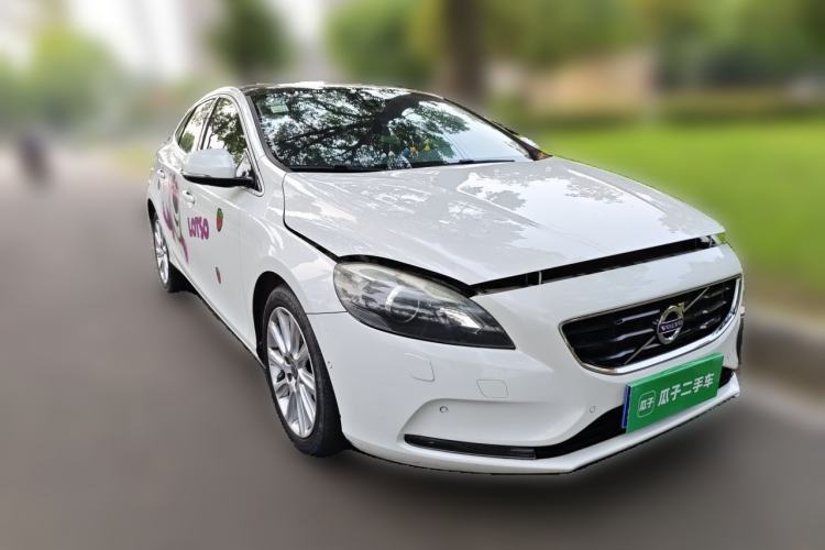 Used Volvo V40 2014 2.0T Zhiya Edition Front Right 45 Deg