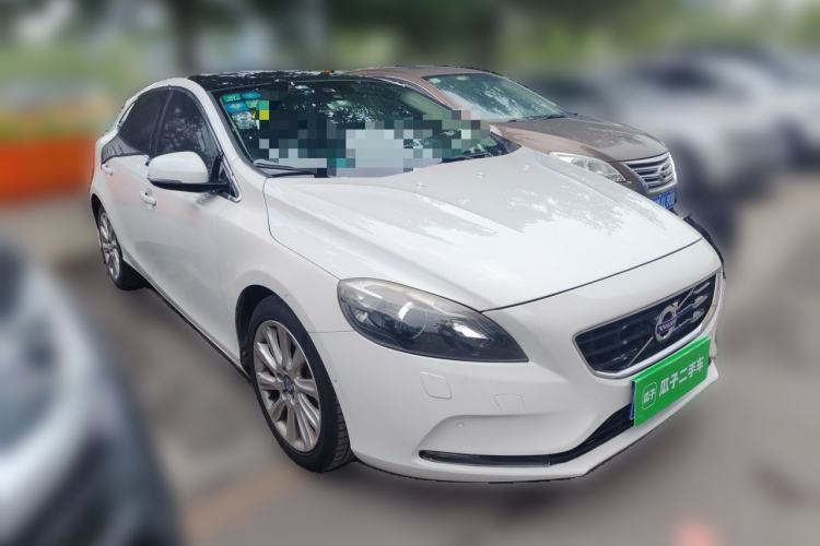Used Volvo V40 2014 2.0T Zhiya Edition Front Right 45 Deg