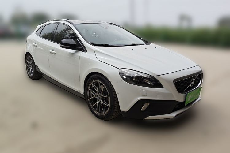 Used Volvo V40 2014 Cross Country T5 AWD Prestige Edition Front Right 45 Deg
