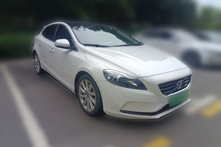 Used Volvo V40 2014 2.0T Zhiya Edition Front Right 45 Deg