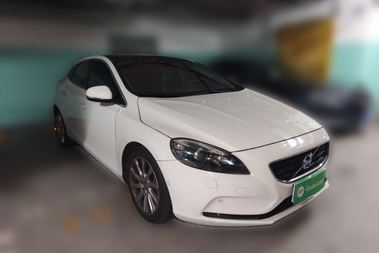 Used Volvo V40 2014 2.0T Zhiya Edition Front Right 45 Deg