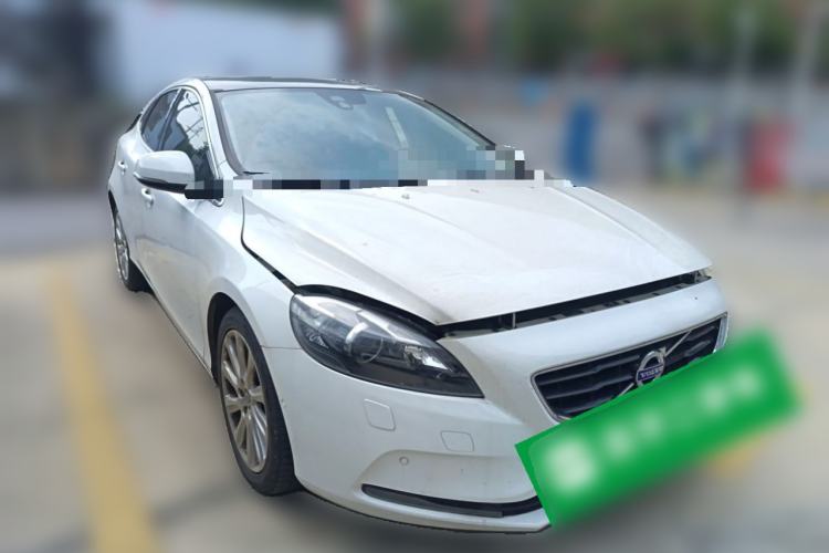 Used Volvo V40 2014 2.0T Zhiya Edition Front Right 45 Deg