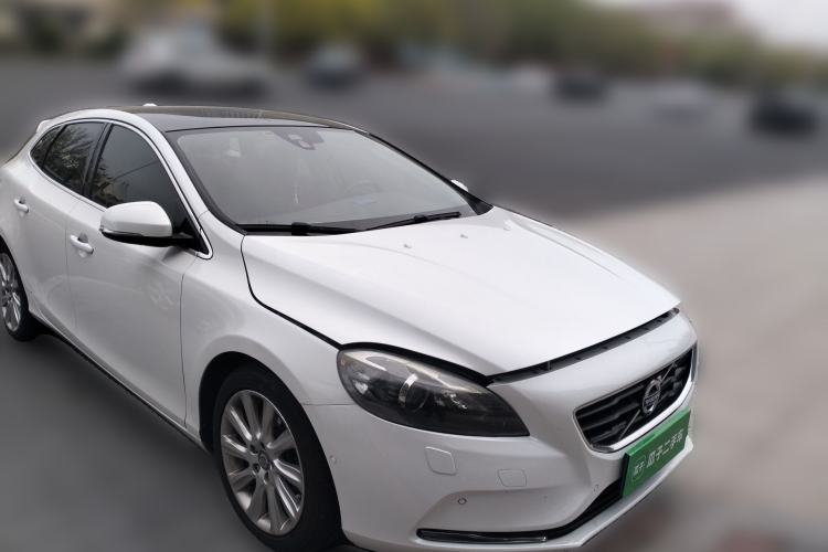 Used Volvo V40 2014 2.0T Zhiya Edition Front Right 45 Deg