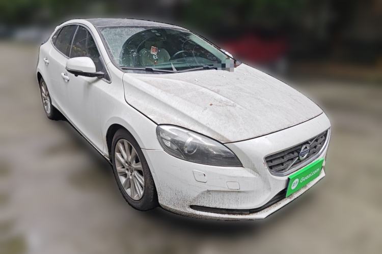 Used Volvo V40 2014 2.0T Zhiya Edition Front Right 45 Deg