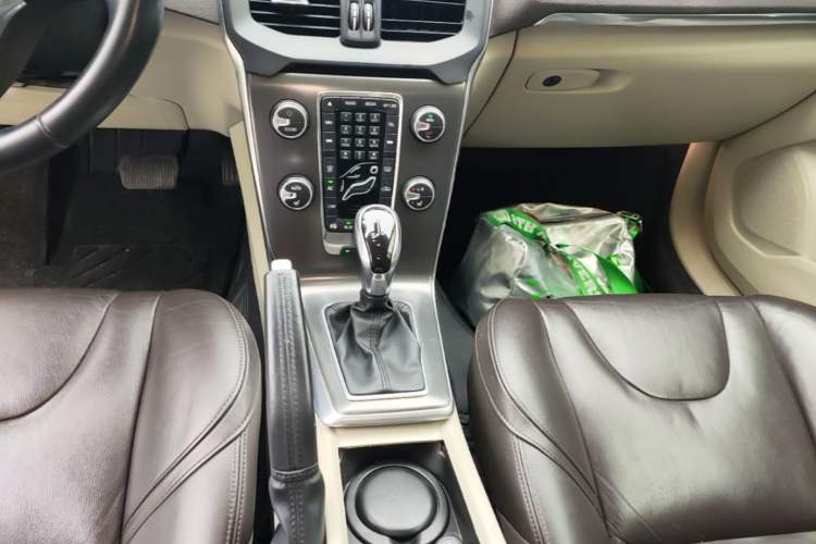 Used Volvo V40 2014 T5 Prestige Edition Gear Lever