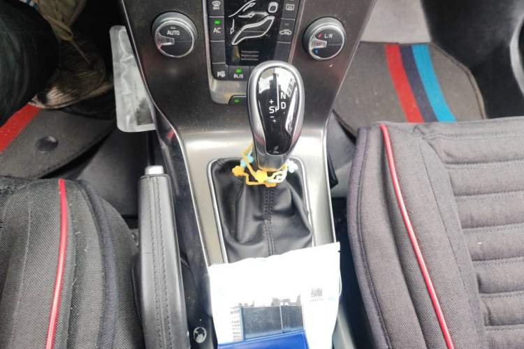 Used Volvo V40 2014 2.0T Zhiya Edition Gear Lever