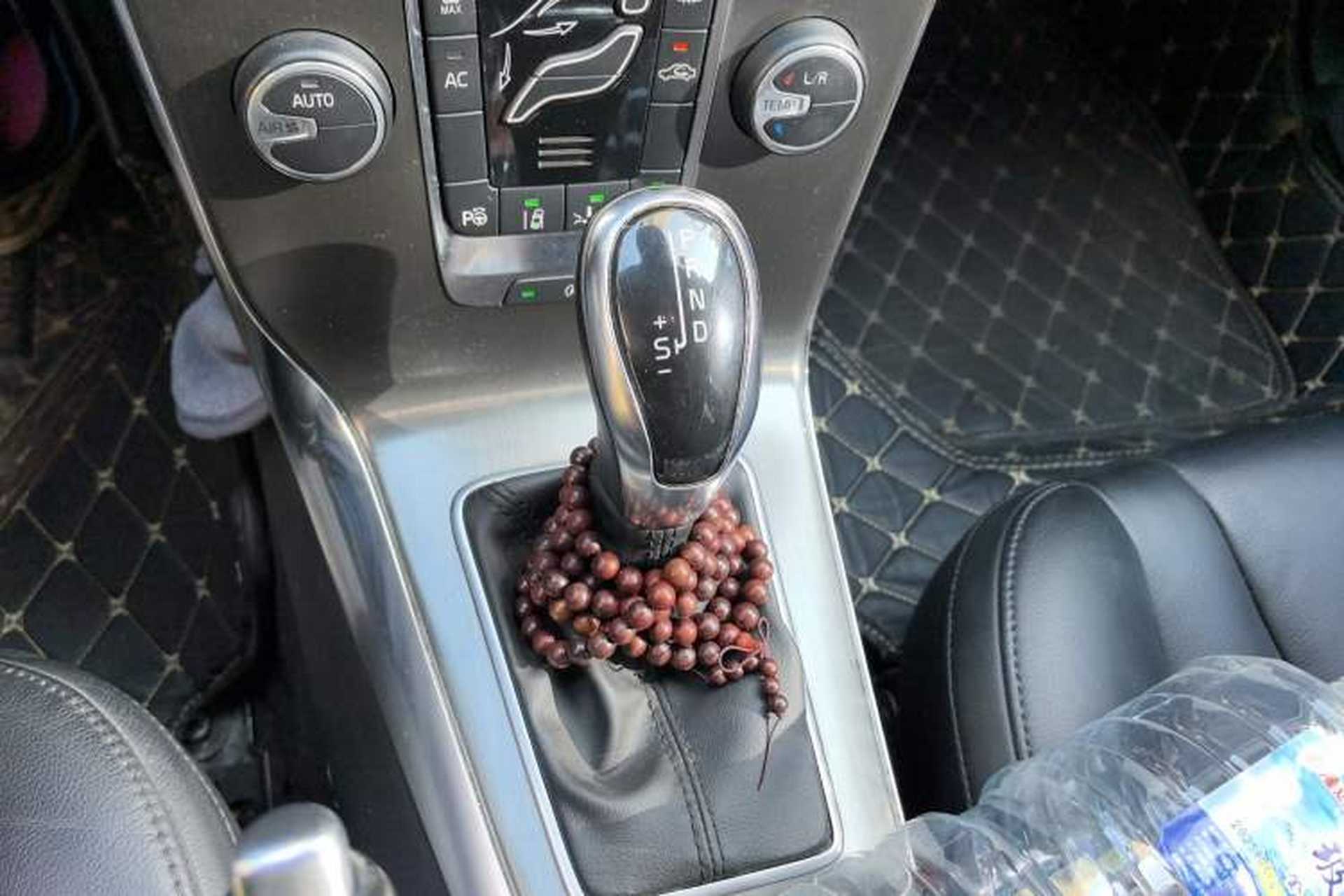 Used Volvo V40 2014 2.0T Zhiya Edition Gear Lever