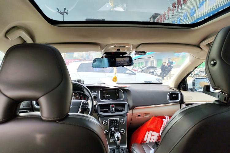 Used Volvo V40 2014 2.0T Zhiya Edition Headliner