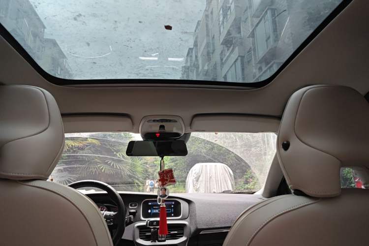 Used Volvo V40 2014 2.0T Zhiya Edition Headliner