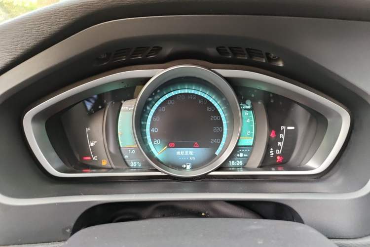 Used Volvo V40 2014 2.0T Zhiya Edition Instrument Cluster
