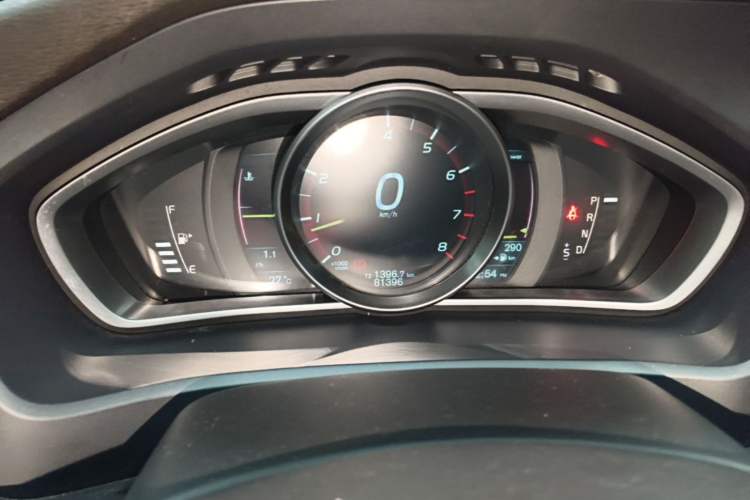 Used Volvo V40 2014 2.0T Zhiya Edition Instrument Cluster
