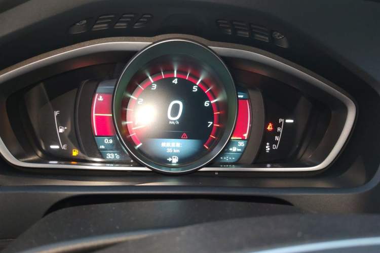 Used Volvo V40  Instrument Cluster