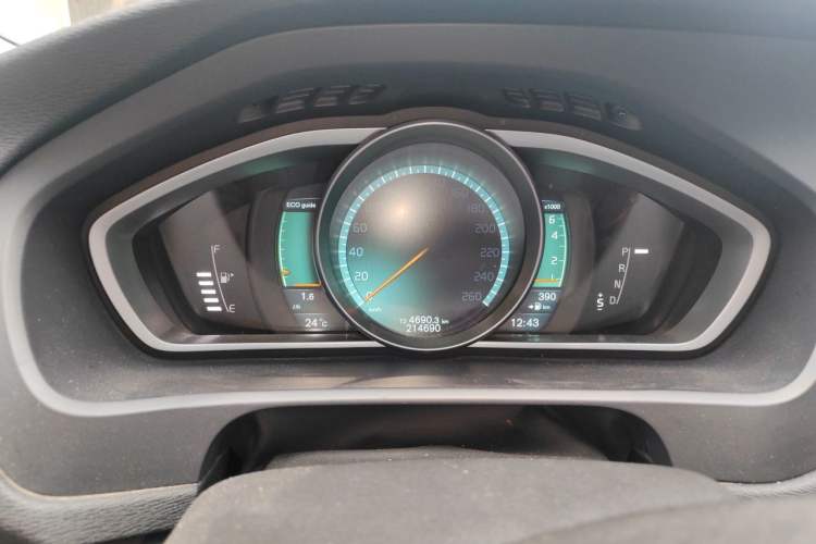 Used Volvo V40 2014 2.0T Zhiya Edition Instrument Cluster