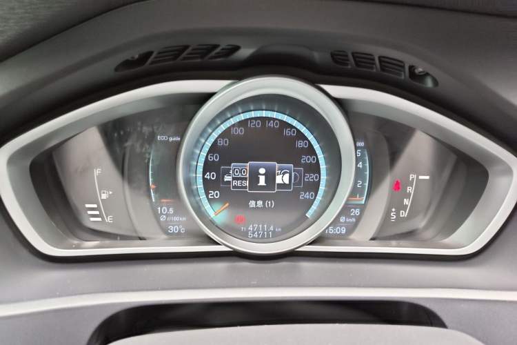 Used Volvo V40 2014 Cross Country T5 AWD Prestige Edition Instrument Cluster