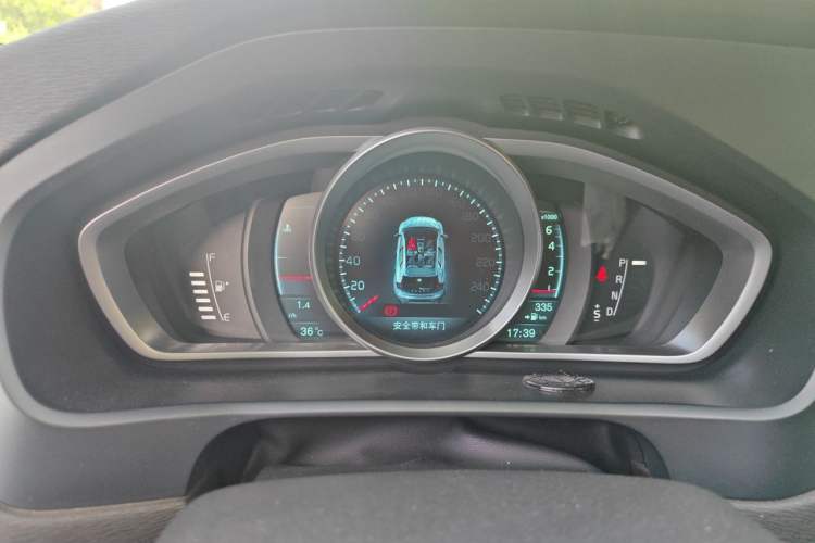 Used Volvo V40 2014 2.0T Zhiya Edition Instrument Cluster