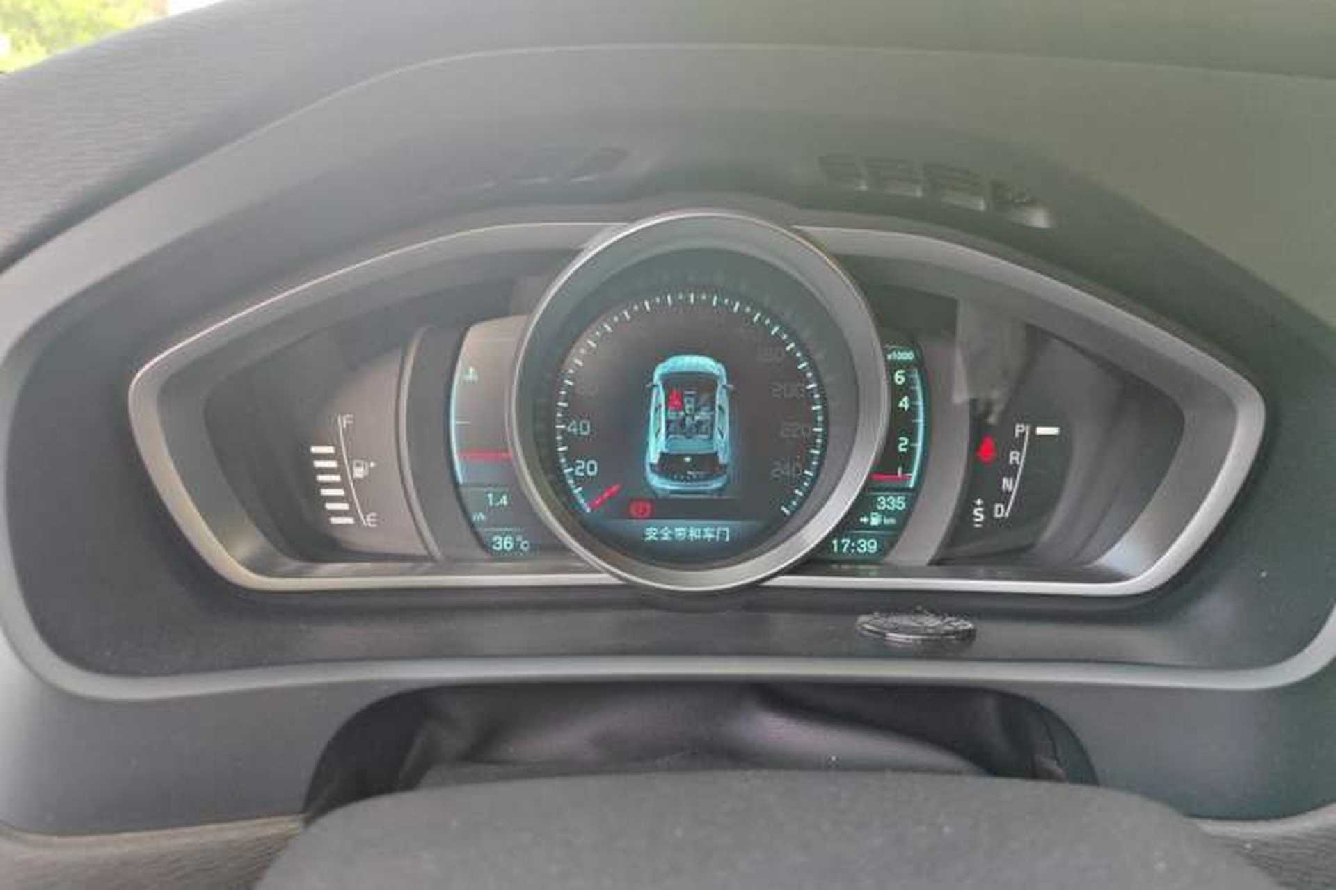 Used Volvo V40 2014 2.0T Zhiya Edition Instrument Cluster