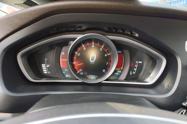 Used Volvo V40 2014 2.0T Zhiya Edition Instrument Cluster