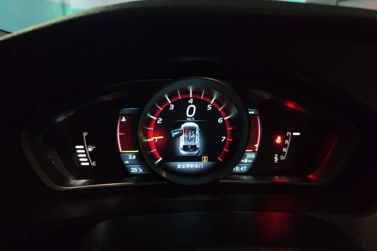 Used Volvo V40 2014 2.0T Zhiya Edition Instrument Cluster