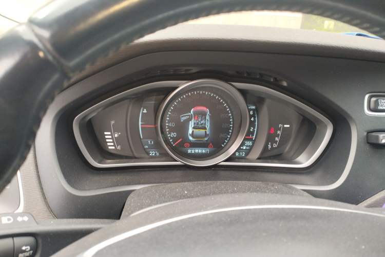 Used Volvo V40 2014 2.0T Zhiya Edition Instrument Cluster