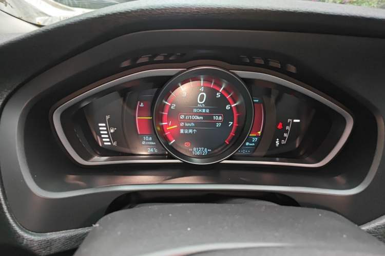 Used Volvo V40 2014 2.0T Zhiya Edition Instrument Cluster