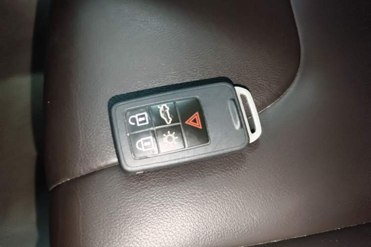 Used Volvo V40 2014 2.0T Zhiya Edition Interior 1