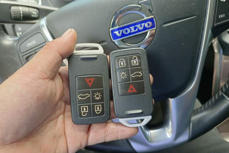 Used Volvo V40 2014 Cross Country 2.0T Zhiyi Edition Interior 1