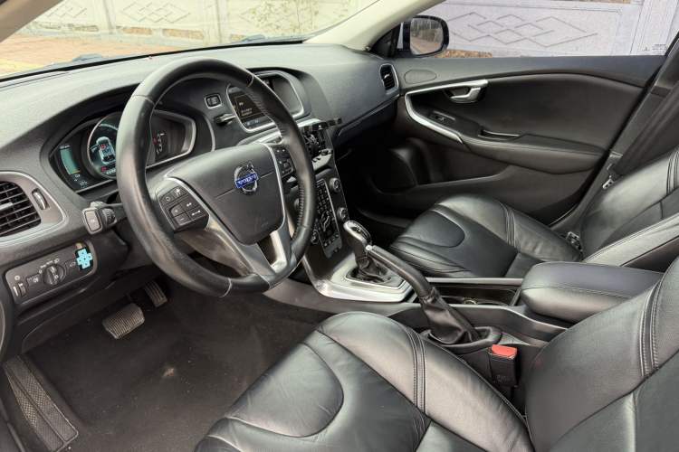 Used Volvo V40 2014 2.0T Zhiya Edition Interior 1