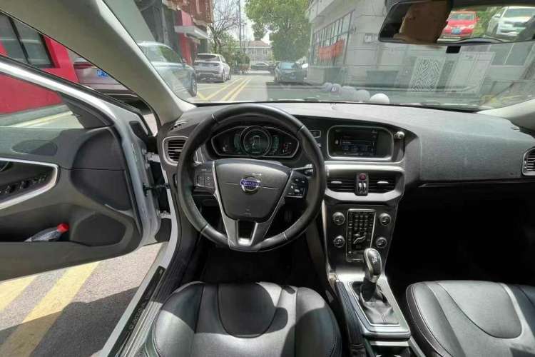 Used Volvo V40 2014 2.0T Zhiya Edition Interior 2