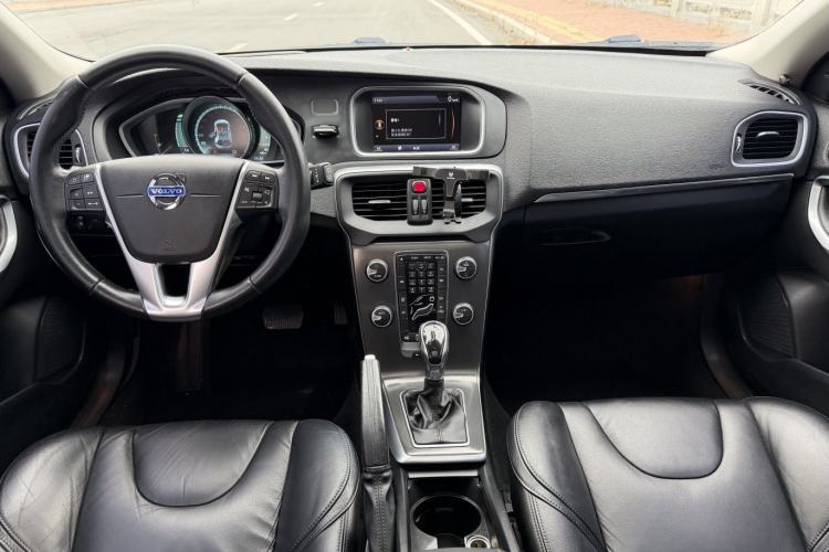 Used Volvo V40 2014 2.0T Zhiya Edition Interior 2
