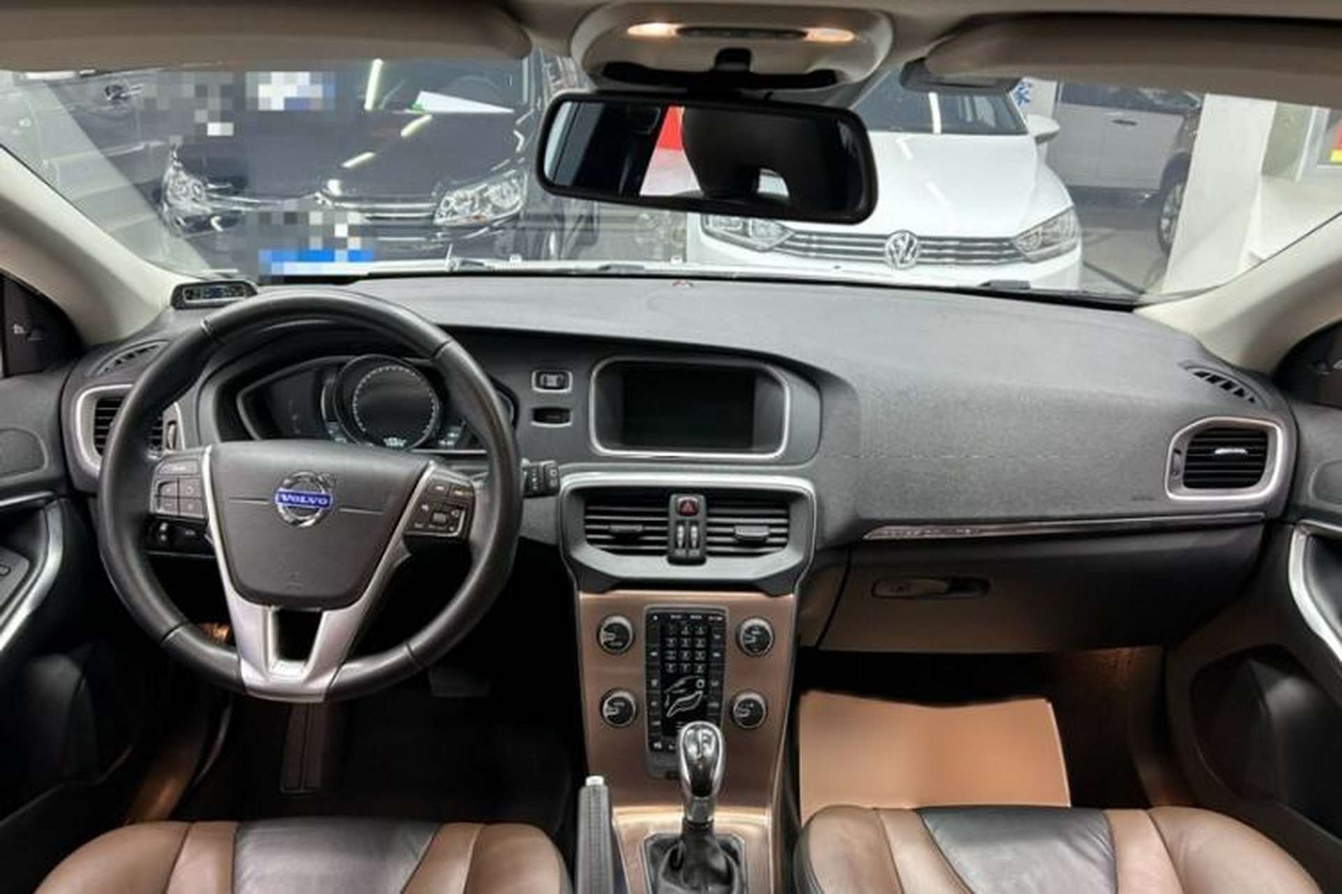 Used Volvo V40 2014 Cross Country T5 AWD Smart Luxury Edition Interior 3