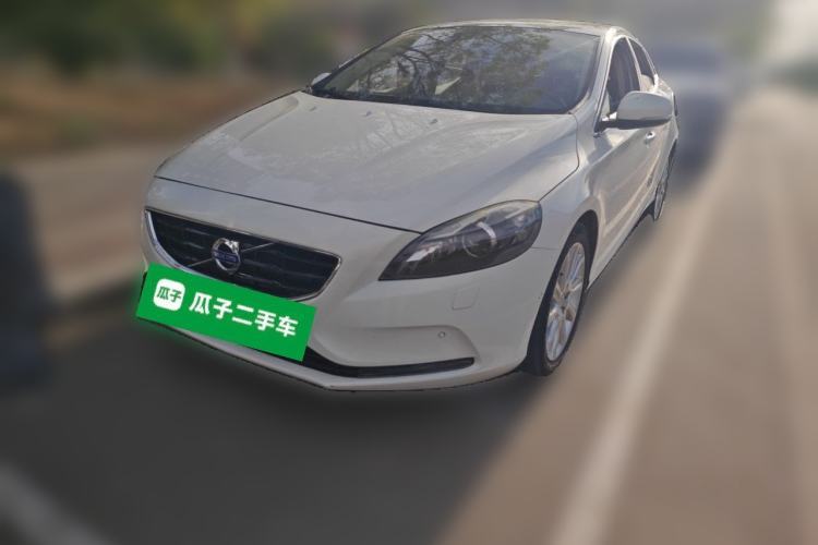 Used Volvo V40 2014 2.0T Zhiya Edition Guazi used car, China used car export, Used car for sale, Used cars, Cheapest cars for sale