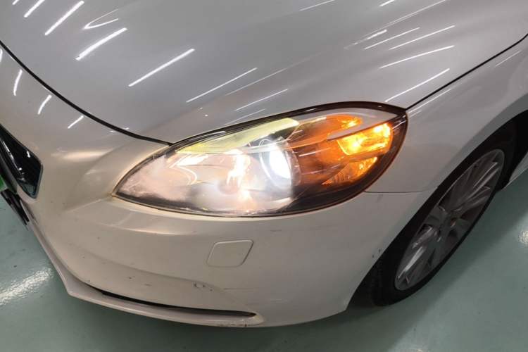 Used Volvo V40 2014 2.0T Zhiya Edition Left Front Headlight