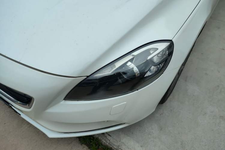 Used Volvo V40 2014 T5 Prestige Edition Left Front Headlight