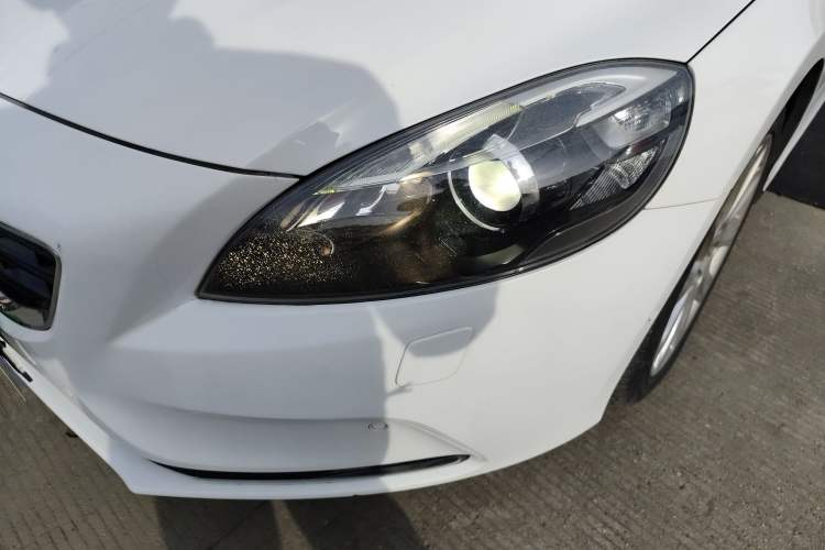 Used Volvo V40 2014 2.0T Zhiya Edition Left Front Headlight