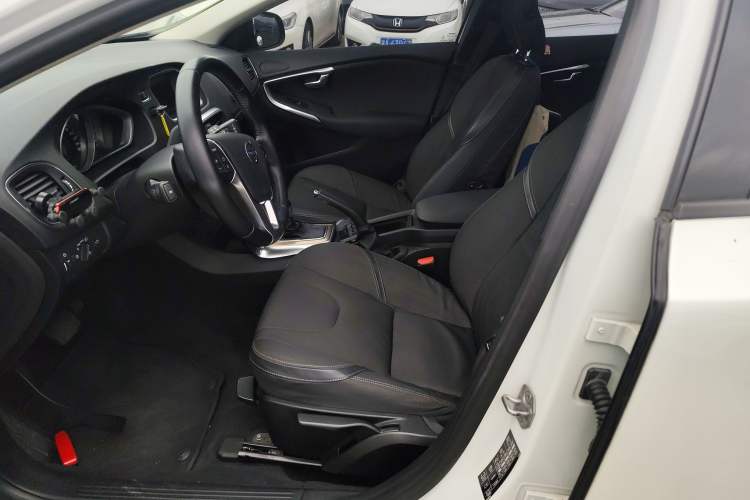 Used Volvo V40 2014 Cross Country 2.0T Zhiyi Edition Left Front Seat