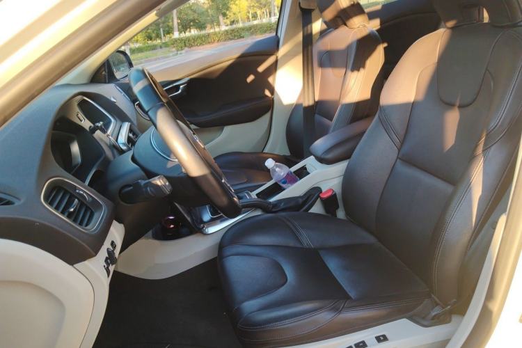 Used Volvo V40  Left Front Seat