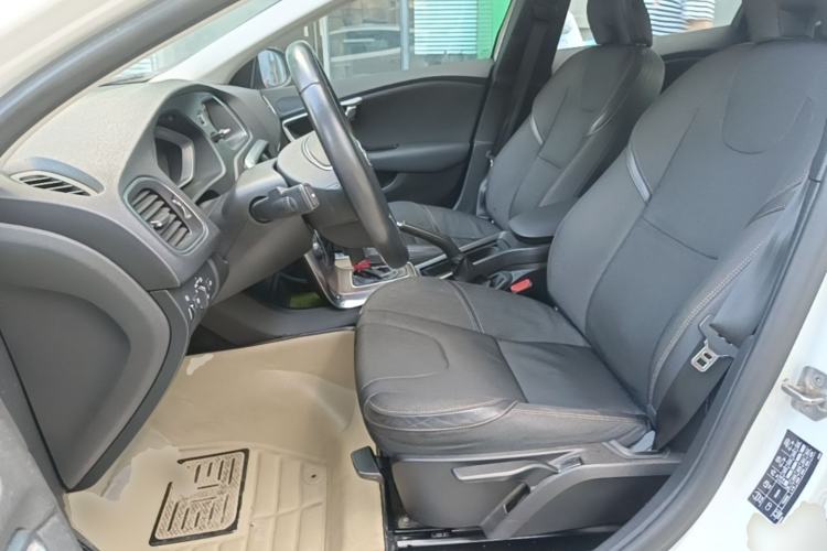 Used Volvo V40 2014 Cross Country 2.0T Zhiyi Edition Left Front Seat