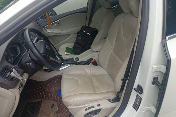 Used Volvo V40 2014 2.0T Zhiya Edition Left Front Seat