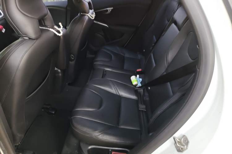 Used Volvo V40 2014 2.0T Zhiya Edition Left Rear Seat