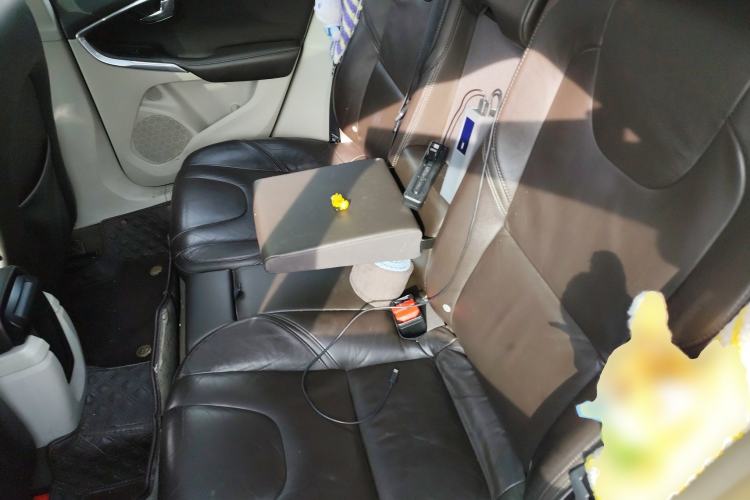 Used Volvo V40 2014 2.0T Zhiya Edition Left Rear Seat