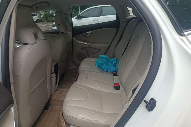 Used Volvo V40 2014 2.0T Zhiya Edition Left Rear Seat