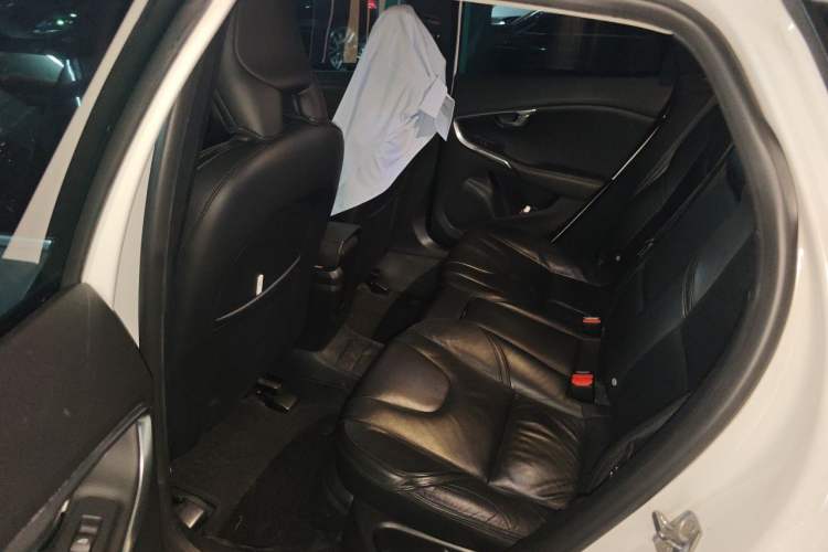 Used Volvo V40 2014 2.0T Zhiya Edition Left Rear Seat