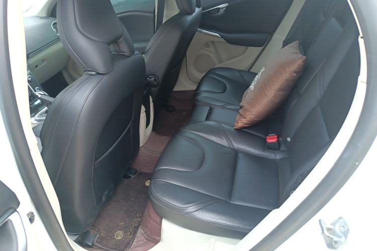 Used Volvo V40 2014 2.0T Zhiya Edition Left Rear Seat