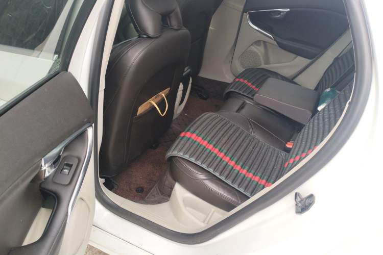 Used Volvo V40 2014 2.0T Zhiya Edition Left Rear Seat