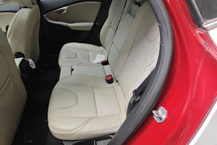 Used Volvo V40 2014 2.0T Zhiya Edition Left Rear Seat