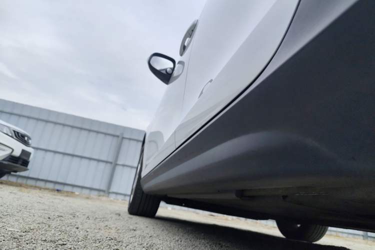 Used Volvo V40 2014 Cross Country 2.0T Zhiyi Edition Left Side Sill