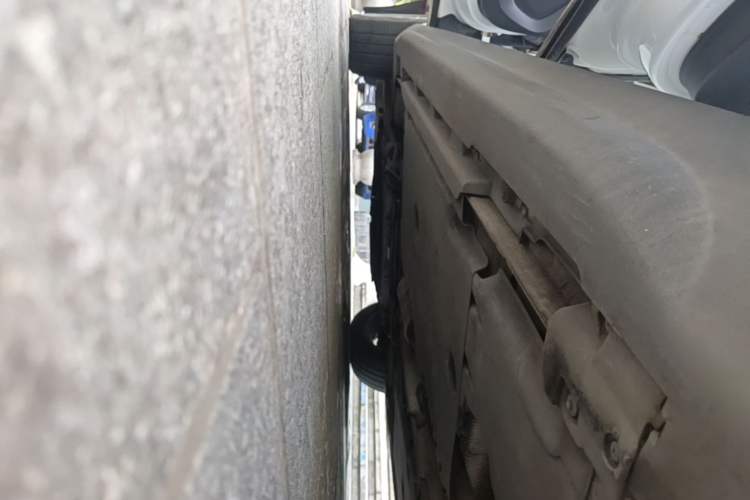 Used Volvo V40 2014 Cross Country 2.0T Zhiyi Edition Left Side Sill