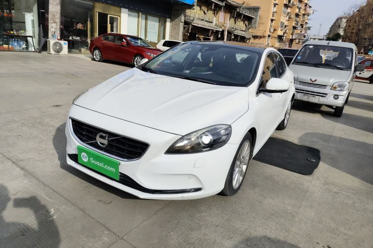 Used Volvo V40 2014 2.0T Zhiya Edition Guazi used car, China used car export, Used car for sale, Used cars, Cheapest cars for sale
