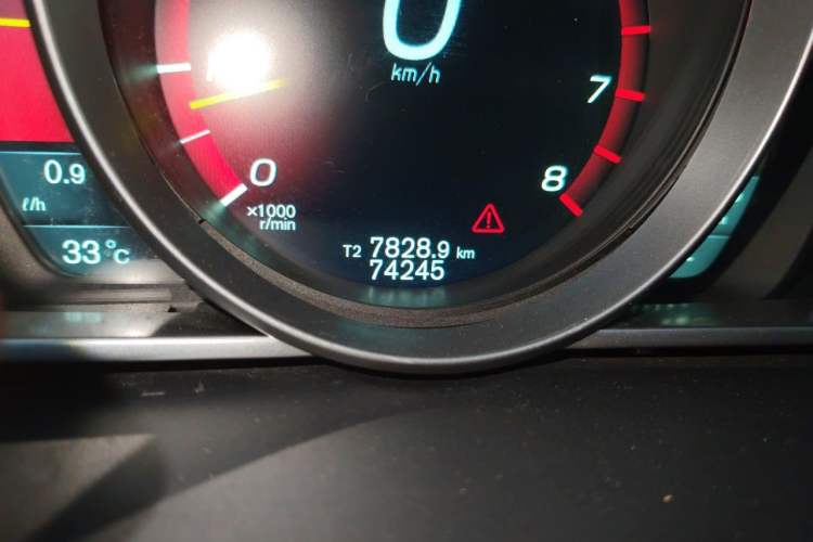 Used Volvo V40  Odometer Close Up