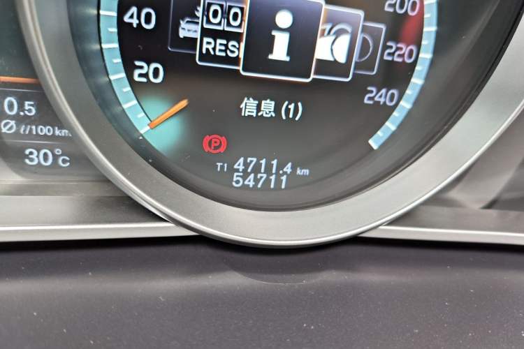 Used Volvo V40 2014 Cross Country T5 AWD Prestige Edition Odometer Close Up